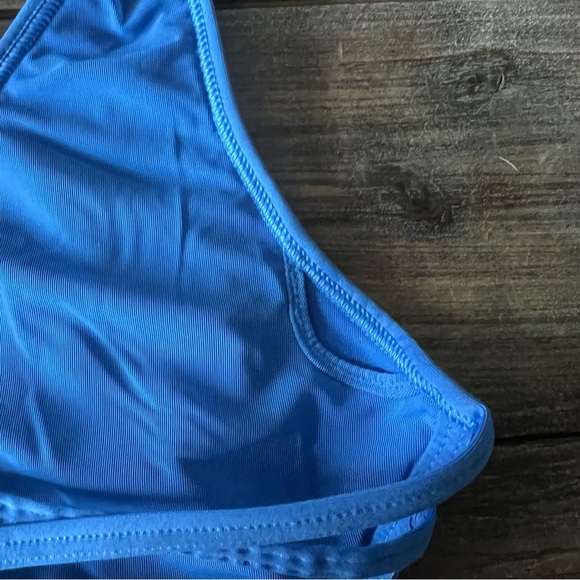 Victoria’s Secret Sport Light Blue Strappy Back Sports Bra Size Medium - Picture 6 of 6